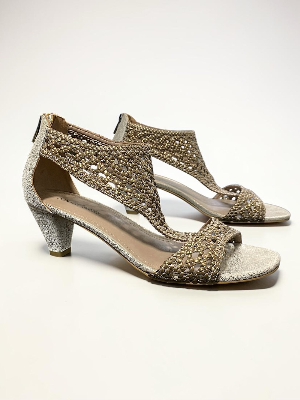Donald J Pliner Verona 2 Metallic Gold Leather Open Toe T Strap Heel Sandal 11 M